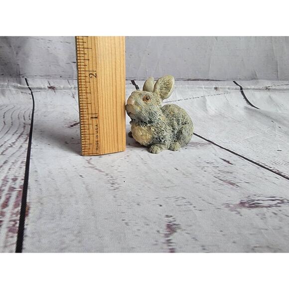Vntg textured Gray Sitting Bunny Rabbit Sitting Easter Decor Statue 2 Inches - Picture 7 of 8